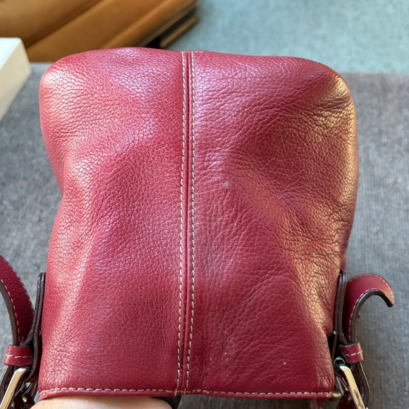 Tignanello Red Leather Shoulder Hobo Bag with inside chain print - Picture 7 of 8